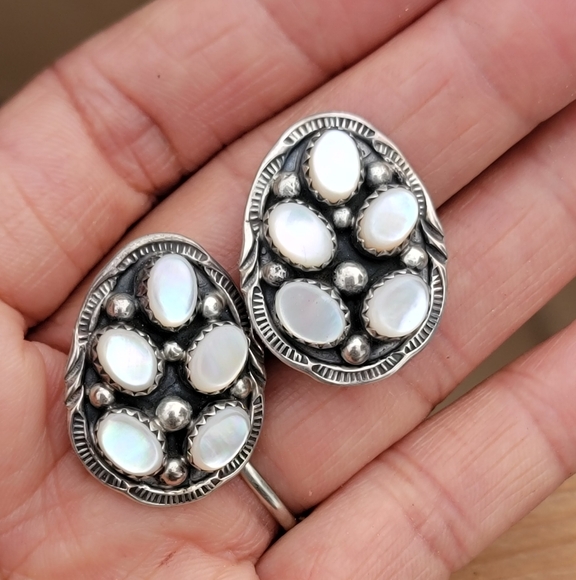 Exquisite vintage Native American Navajo handmade 925 sterling silver mother of